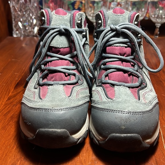 Lands End woman’s Leather/Suede Water-Proof Hiking Boots Size 7.5B - Picture 3 of 10